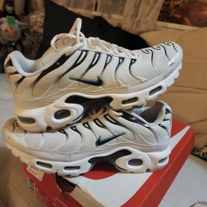 Nike Air Max size 8 Womens